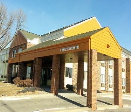 Sunset Inn & Suites Lincoln Exterior photo
