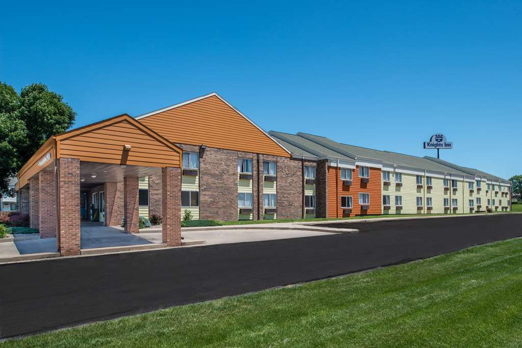 Sunset Inn & Suites Lincoln Exterior photo