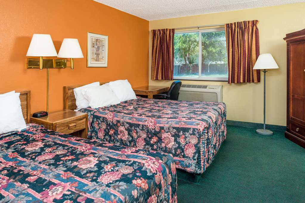 Sunset Inn & Suites Lincoln Room photo